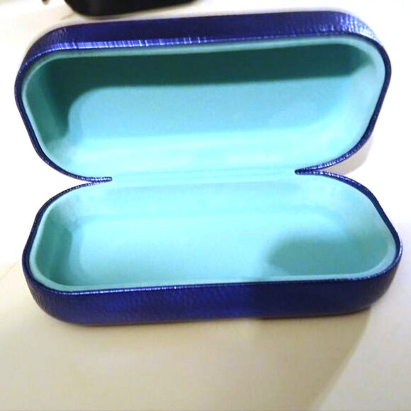 Kurt Geiger NWOT Metallic Purple Hard Sunglasses / Eyeglass Case - Picture 3 of 4